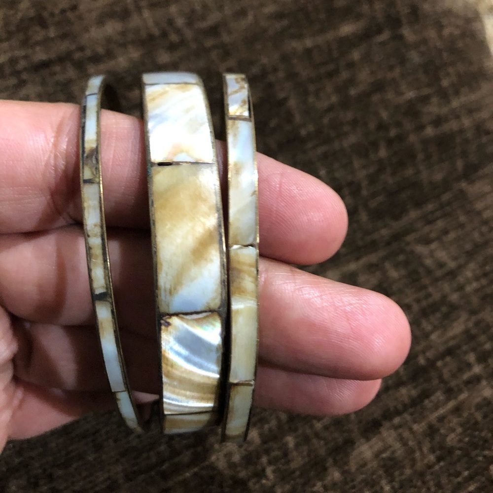Shell and Brass Bangles - Picture 2 of 3